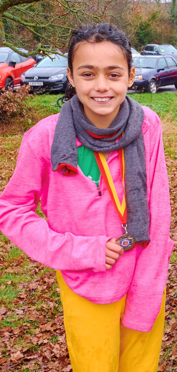 nhehs's tweet image. Huge congratulations to #NHEHSJuniors at the Middlesex Cross Country Championships! Violet M of @esm_ac taking 2nd place &amp;amp; Sofia B of @ealingeagles taking 5th place in the girls U11 category in very muddy conditions! Well done @esm_ac as overall U11 team winners! 🏃‍♀️@nhehs_sport