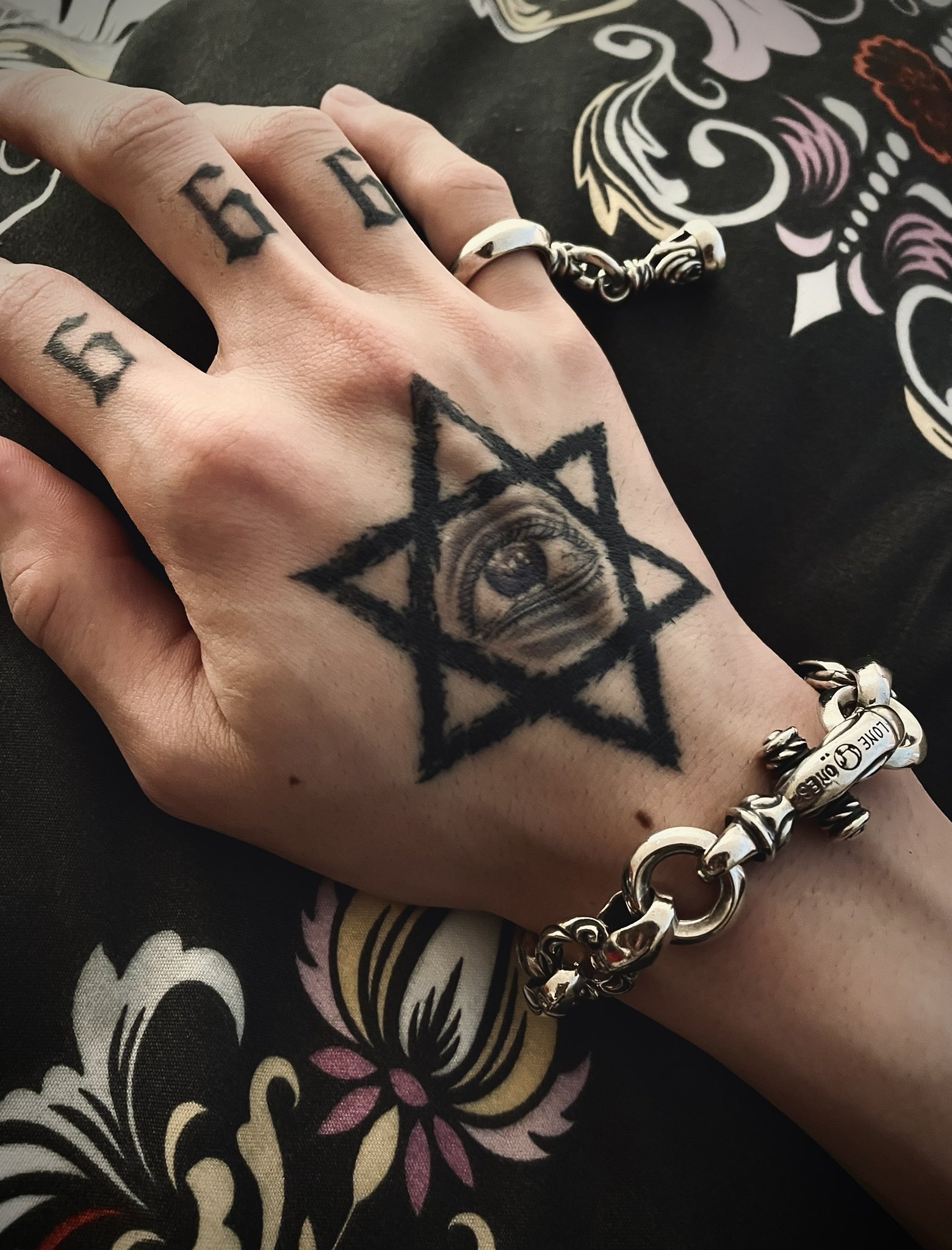 みあにーと✡️ on X: "New tattoo design ″666″.✡️ #tattoo https://t.co/ALDzhcMHn1" / X