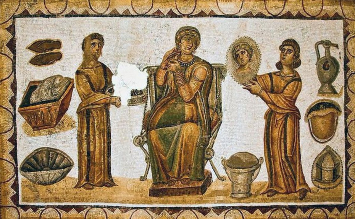 romanpalace's tweet image. Question: "Do any mosaics include depictions of reflections?"

Answer: "Tadaaaaa!" 👇

#MosaicMonday