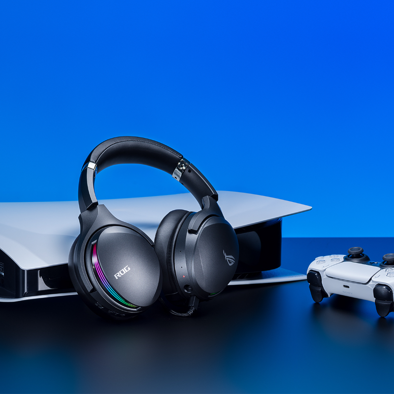 ASUS_ROG's tweet photo. Next-gen has arrived and it gets along with everyone on the block. [🎧💖🎮📱💻🖥️]

#ROGFusionII500 with a 3.5 mm jack, USB-C® &amp; USB-A connectivity. 
#ROGHeadset #ROGPeripherals #CES2022 #TheRiseOfGamers

Check it out. 👉 https://t.co/oCihy7VBsJ