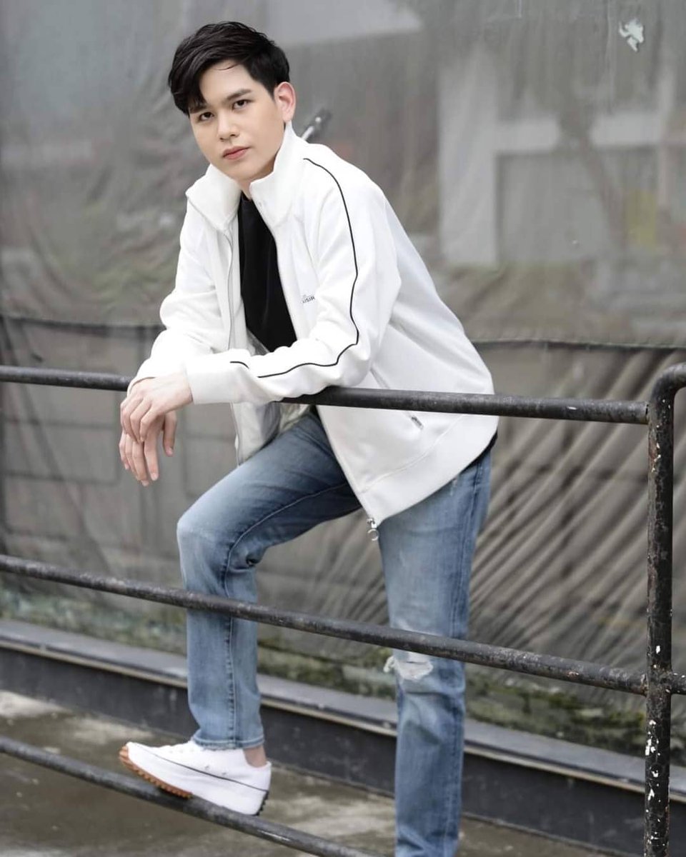PpremeSpk's tweet photo. ชิวๆไปครับ😜😜
#premespk #พรีมศุภกร #แม็กซิม่อนโซลูชั่น https://t.co/4tBy8ukcwM