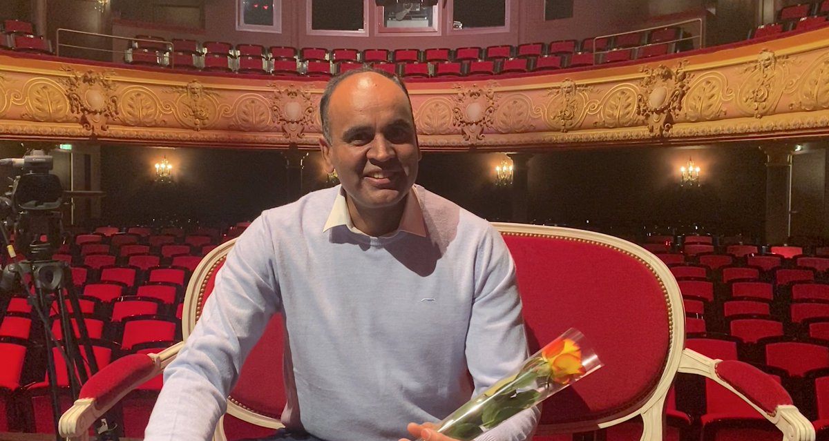 🎬 Lever de Rideau est de retour ! 
Suliman, le célèbre vendeur de roses des soirées clermontoises est notre premier invité de l’année dans Lever de Rideau ! 🌹
Pour découvrir en exclusivité son interview, rendez-vous mercredi à 18h40 dans le #Live Facebook MARC Production