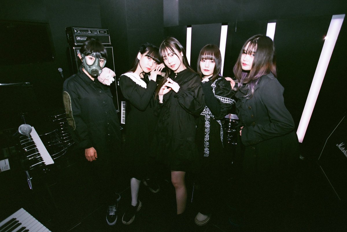 kyun_kun's tweet photo. 【バンド組みました】
加奈子、きゅんくん、近衛りこ、しらい、らんまるぽむぽむタイプα

でバンド「卒倒セレモニー」を組みました🎼

2月26日の「気絶フェス!!!!!!!!!! Vol.01」でライブするよ https://t.co/axhKenOZg4