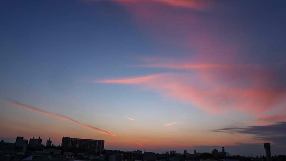 kasokukitearoom's tweet photo. .
薄紅色の雲がステキ
.
日没 2022年1月10日 午後16時44分
.
#1月 #3連休 #夕焼け #夕方 #夕空 #冬 #冬の空 #天気の図鑑 #雲を愛する技術 #イマソラ #いまそら #キリトリノセカイ #写真 #空 #月曜日 #a2022 #a0110 #a202201 #a20220110
. https://t.co/znNEvK25ST