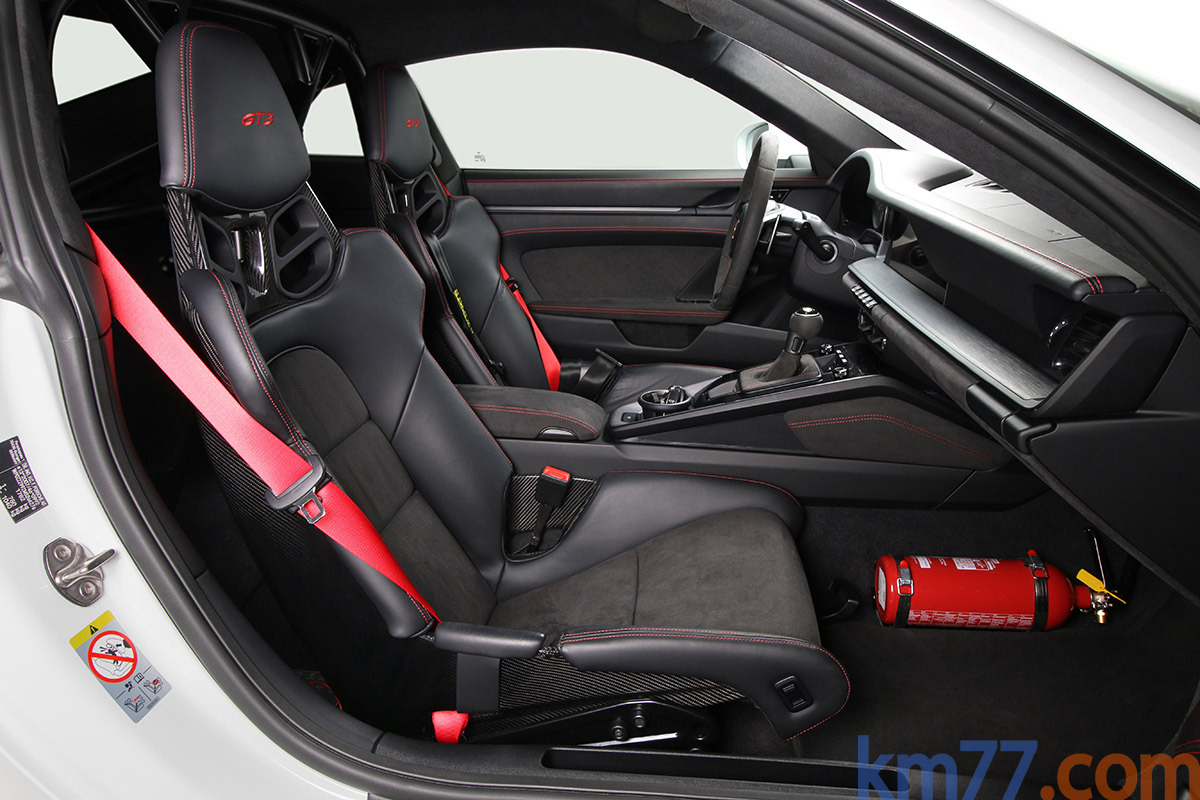 km77com's tweet photo. #Porsche 911 GT3 | Prueba

Esta versión es incómoda para el día a día, pero ofrece una experiencia de conducción inolvidable. Tiene un motor de 510 CV que gira hasta 9000 rpm y cambio de marchas que puede ser manual o automático. Cuesta 201 768 €.

https://t.co/NuU9vCXm18 https://t.co/MGay6sqg2O