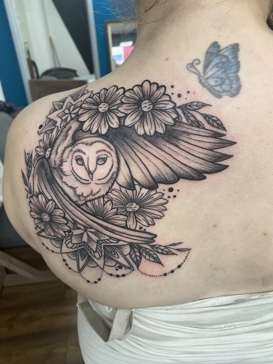 LuluAitken's tweet photo. Once my owl has healed I will be posting a completed pic. But for now enjoy it semi finished. #owl #owltattoo #ink #inked #lovetattos #tattoo https://t.co/Bc26idBEr2