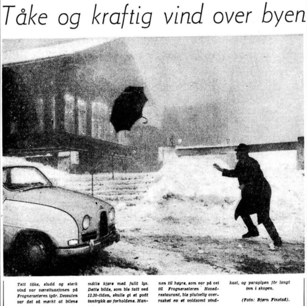 aftarkiv's tweet photo. «Tåke og kraftig vind over byen. (Foto: Bjørn Finstad)» #aftenposten #pådennedag #OTD 1962 #blinkskudd #aftarkiv #oslo #oslobilder https://t.co/grwzv8a0go https://t.co/5kJHUHN9RF