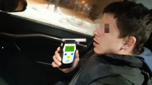 Пьяный полицейский за рулем. Задержали пьяного водителя. Ночной патруль самара 63 задержание пьяного. Пьяный водитель. Волгоград гибдд задержания.