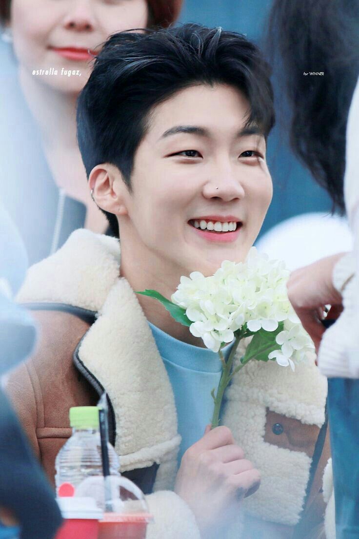 LO0KINGXMILEY's tweet photo. feliz cumpleaños seunghoon, no puedo esperar a tu regreso

 HAPPY HOONY DAY
#SuperstarSeunghoonDay
#Welcomeback_이승훈_생일축하해 @official_hoony_ https://t.co/lfv4abcHyS