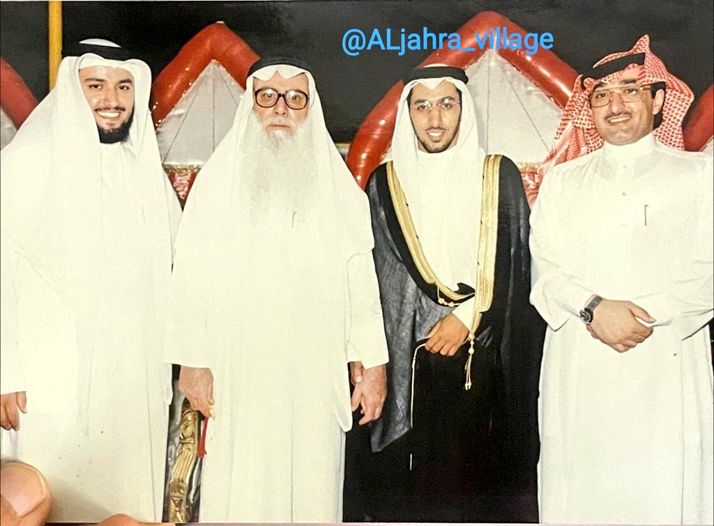 التقطت الصورة سنة ٢٠٠٠م
بحفل زواج وتجمع من اليمين :
*مضحي عبدالله العتيبي
*المعرس نواف عبدالله العتيبي
*عوض منصور العتيبي
- يرحمه الله تعالى -
*أ. حميدي عبدالله العتيبي
مدير ثانوية سعد العبدالله
- الله يمتّعهم بالصّحة والعافية -
#الجهراء
#الكويت 🇰🇼