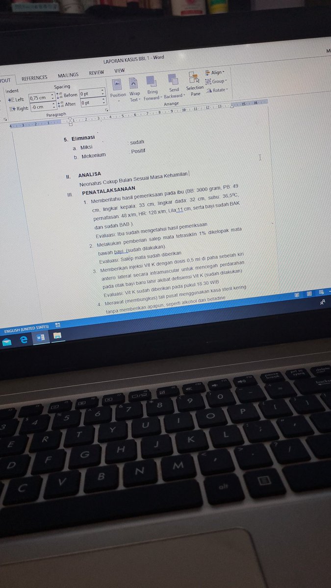 jimia_r's tweet image. Dahlah inimah kuliah lagi tapi ga dapet gelar apa apa 🤣