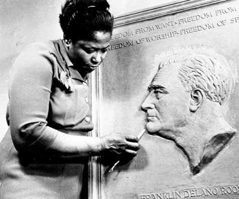 lemonadestdbcmp's tweet image. #60Days of #BlackHistory
Selma Burke while in the Navy, Burke was commissioned to do a bronze relief portrait of President Franklin Delano Roosevelt. The portrait she created was adopted by the mint and is currently on United States dimes.  Brought you by #blackeconomics101