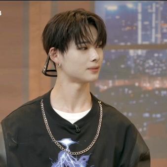 soe_a_here99's tweet photo. Niki's side profile damn he’s perfect 😭💓
#ENHYPEN #ENHYPEN_NI_KI https://t.co/N7UqBg0aa1
