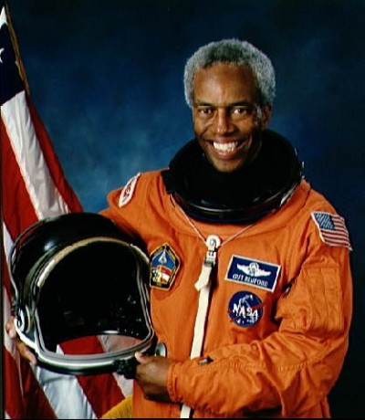 lemonadestdbcmp's tweet image. #60days of #BlackHistory
Dr. Bluford became a NASA astronaut in August 1979. STS-8 Challenger, his first mission into space, was launched from Kennedy Space Center (KSC), as were all shuttle flights, on August 30, 1983.  Brought to you by #BlackEconomics101