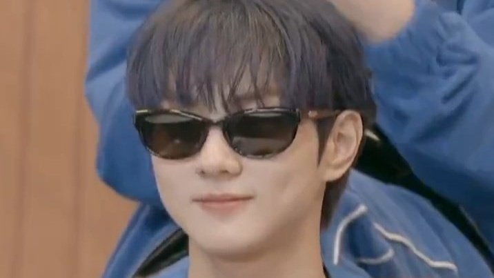 yjwprnts's tweet photo. jungwon in glasses https://t.co/AxLLZaGbjM
