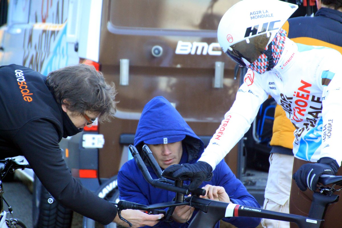 Meilleurs voeux 2022 ! (#mieuxvostardquejamais). Nous, on est heureux d'avoir pu réaliser une séance de mesure avec des coureurs d'@AG2RCITROENU19 
#frictionmeter #freespeed