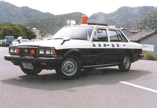 110番の日 にちなんで昔の #パトカー 画像を。先程はスカイラインで