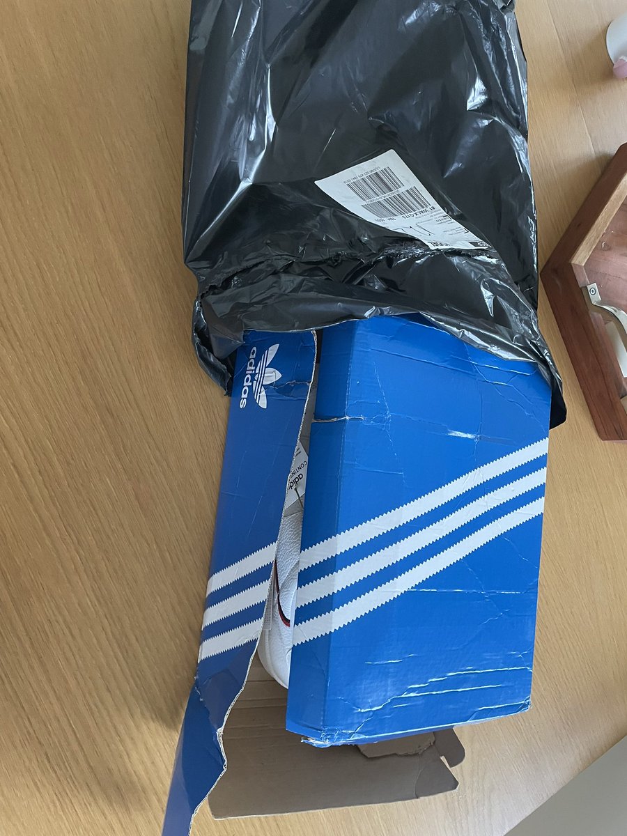 steficuffaro8's tweet photo. @Footasylum @Footasylum_Help ordered some shoes as a present from you and this is what has arrived ??? Completely unacceptable. Don’t order from @Footasylum if you want your order to arrive presentable. https://t.co/KUccBJARIA