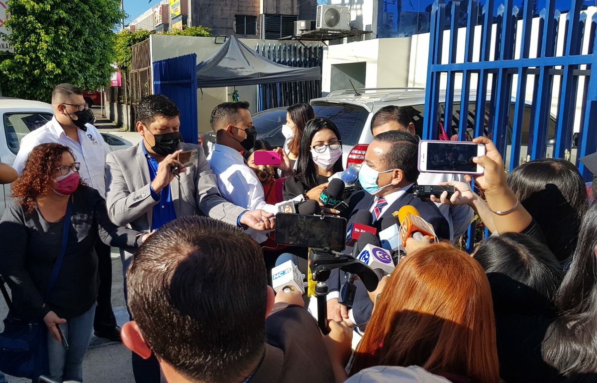 CortedeCuentas's tweet photo. #CCRInforma | De los 9 avisos presentados por la CCR ante la @FGR_SV, 7 están vinculados a presuntos ílicitos en el uso de fondos asignados para atender la pandemia por COVID-19, Tormenta Amanda y 2 por uso del #FODES, haciendo un monto total superior a $7 mill. observados. https://t.co/RAawR8PGr4