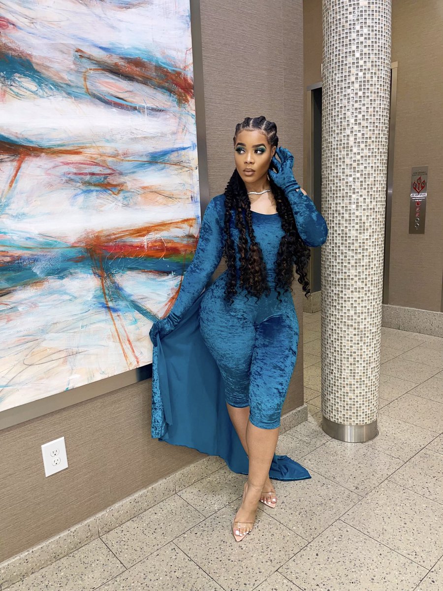 FitByBeezy's tweet photo. I never say hey to y’all anymore 🥶💋 https://t.co/bemVk0r8oC