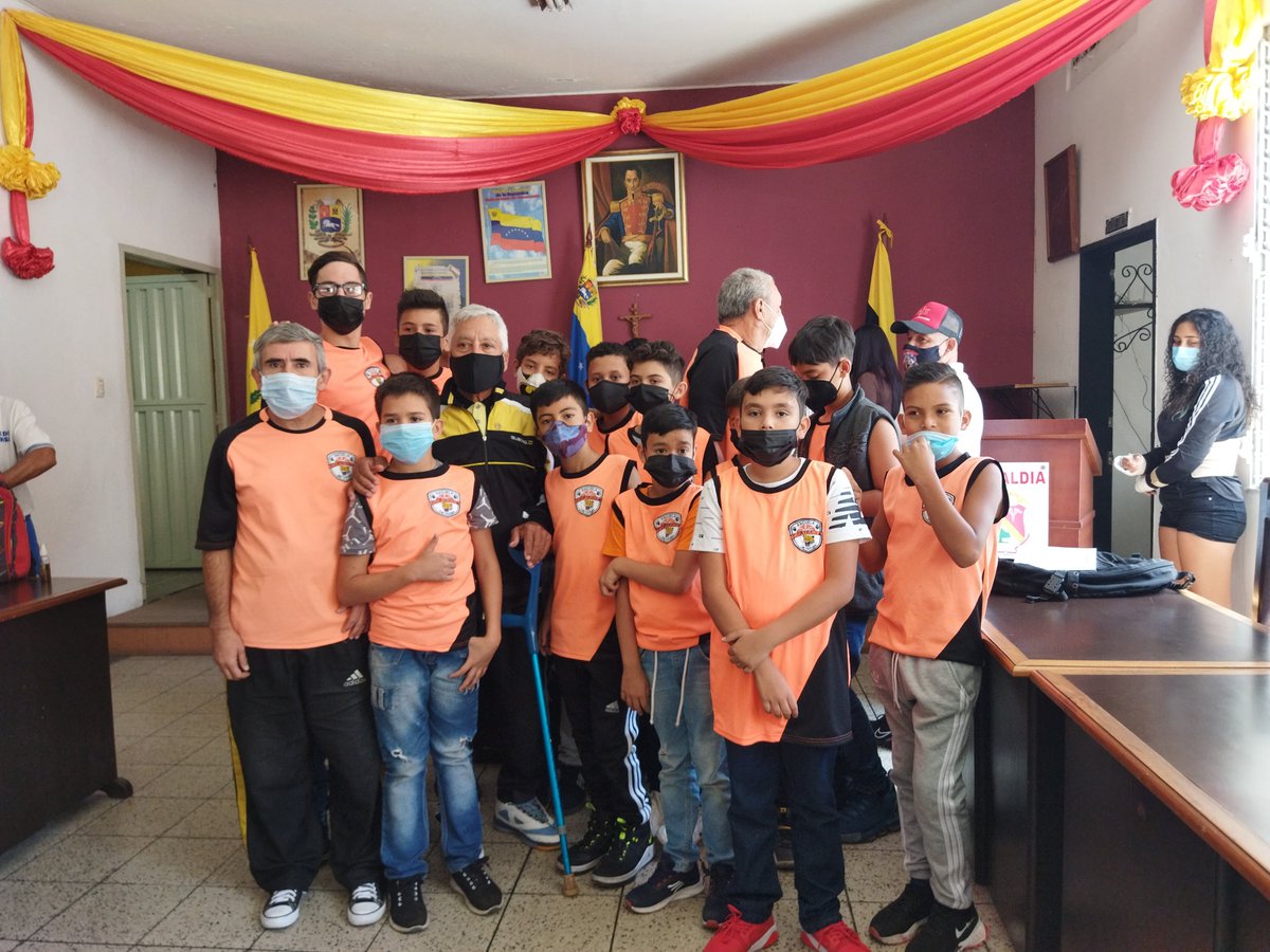 sesión de cámara y entrega de reconocimientos a nuestros deportistas, orgullo del municipio