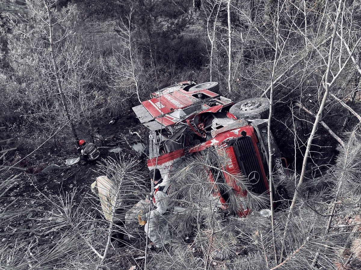 Bursa Orhaneli’de yaşanan trafik kazasına müdahale etmeye giderken elim bir kaza sonucu görevi başında hayatını kaybeden kahramanlarımıza Allah'tan rahmet, aileleri, yakınları ve itfaiye teşkilatımıza baş sağlığı diliyoruz. 

Mekânları cennet olsun. <a href="/bursabuyuksehir/">Bursa Büyükşehir Belediyesi</a>