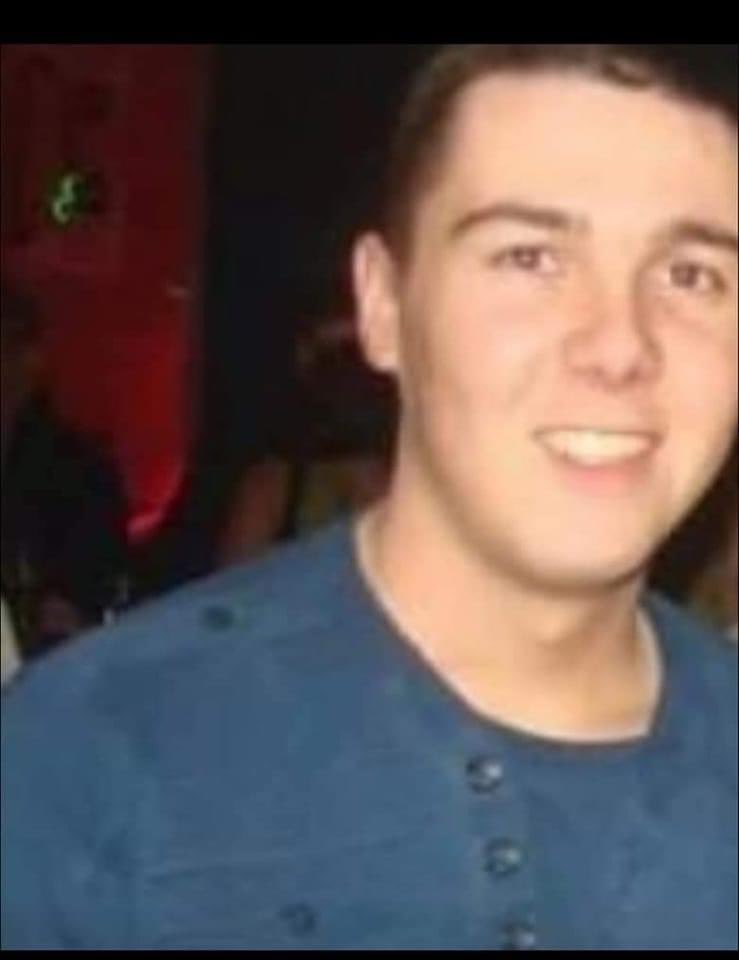 DarvillFor's tweet photo. 12 years ago today a bright light was cruelly taken at the hands of his girlfriend.
Today we remember Dean and what an amazing person he was. His life mattered and was taken far to soon🙏🏻 RIP Dean. Please reach out if you to need help #MenToo #abusehasnogender #endthestigma https://t.co/t16ByAOMWZ
