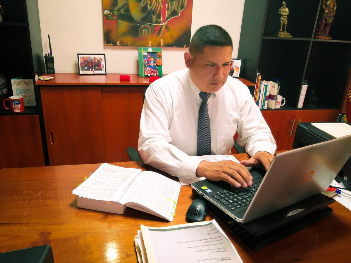 Las personas que te acompañan en tus noches más oscuras son las únicas que merecen estar contigo en tus días mas brillantes.