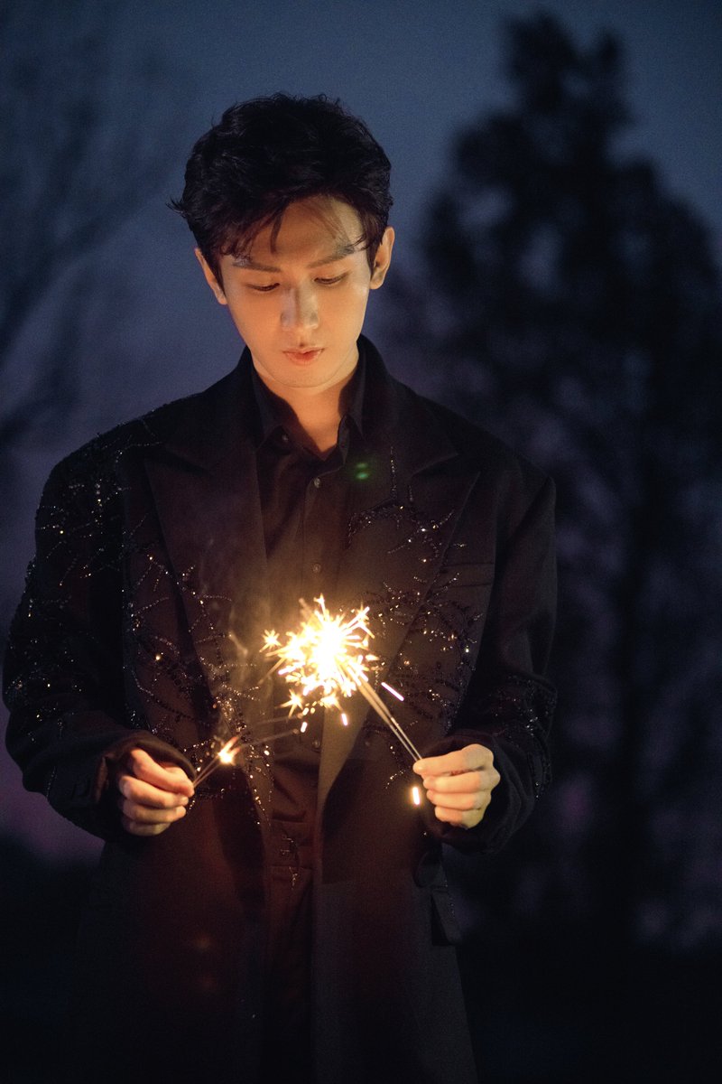 Chengyidotcom's tweet photo. 220110/ Chengyi Studio weibo update 

Happy Laba festival everyone ✨ 3/3 

#成毅 #성의 #เฉิงอี้ #Chengyi https://t.co/9wlmV79beZ