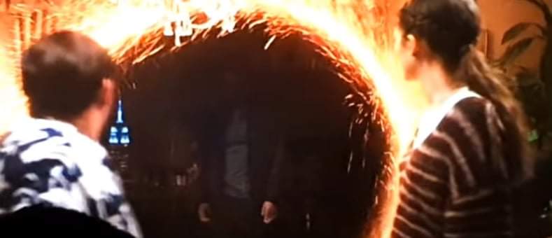 SpiderMan_Newz's tweet photo. The scene where tobey maguire comes in has 3 different versions going around cinemas right now

With 3 different vfx effects

While the Andrew garfield one has 2 versions so far

Credit to @EmberOnMain for the pictures and the news https://t.co/IopeW73pRR
