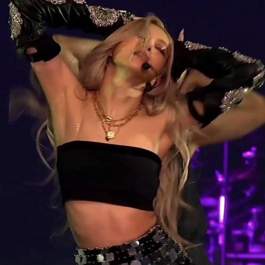 1.10.2022 #ROSÉ 

COACHELLA                      CORDEN