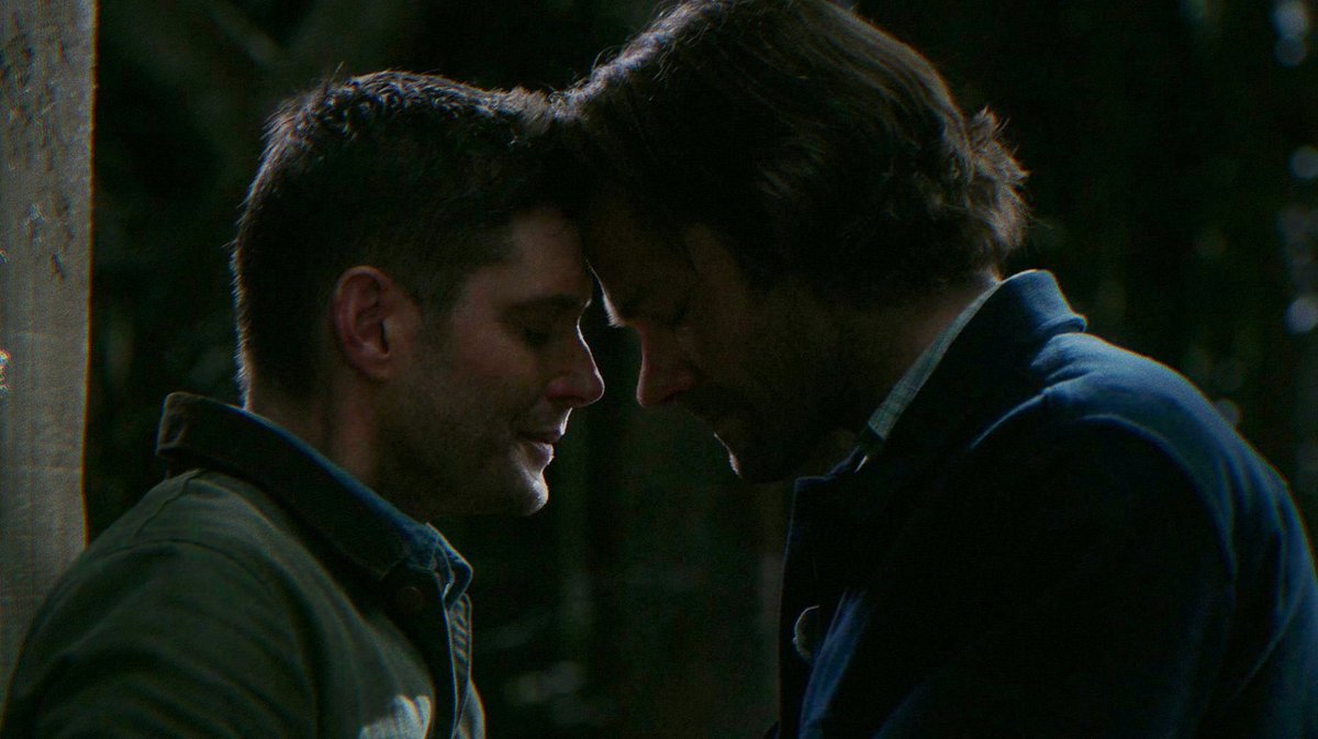 impalanights's tweet photo. Jensen adding the hand and forehead touch as well as the change from „I love you Sammy“ to „I love you so much my baby brother“ https://t.co/lPtF2zS6QI