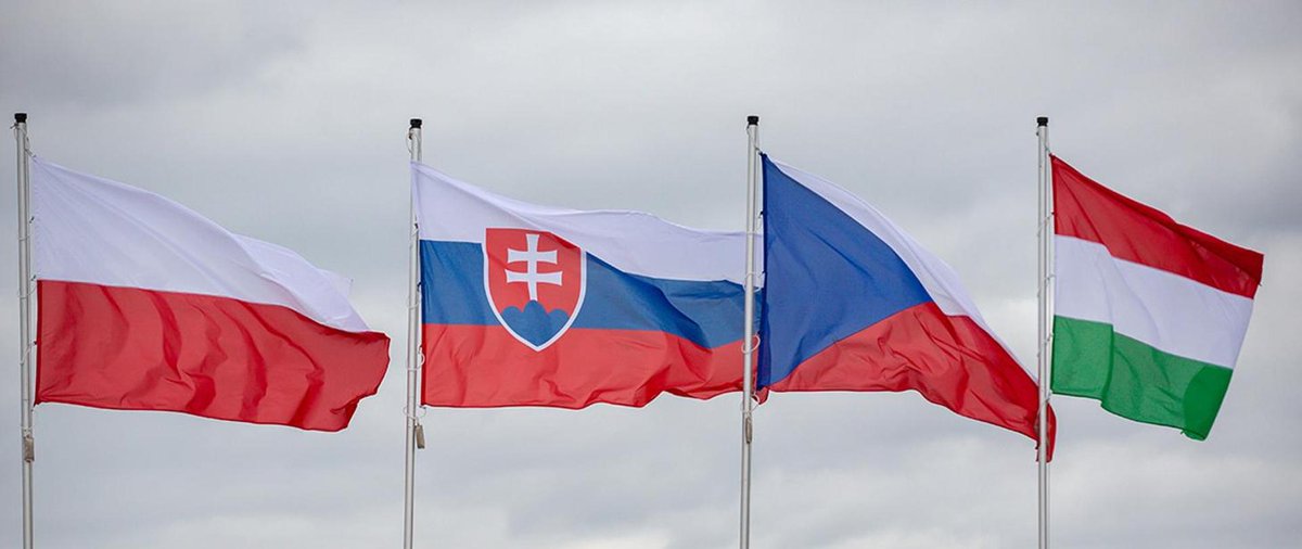 Чехословакия чехия и словакия. Вышеградская группа. Виеградская группа флаг. Вышеградская группа флаг. Флаг Чехии и Словакии.