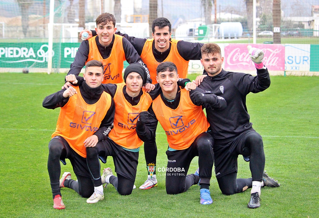 Cantera_CCF's tweet photo. 💪Equipo ganador 🟠
Les costó hasta sangre🩸, pero lo lograron, ¿verdad @JaylanHankins? 😅
#CórdobaB #CanteraCCF https://t.co/k8c4mUdBuo