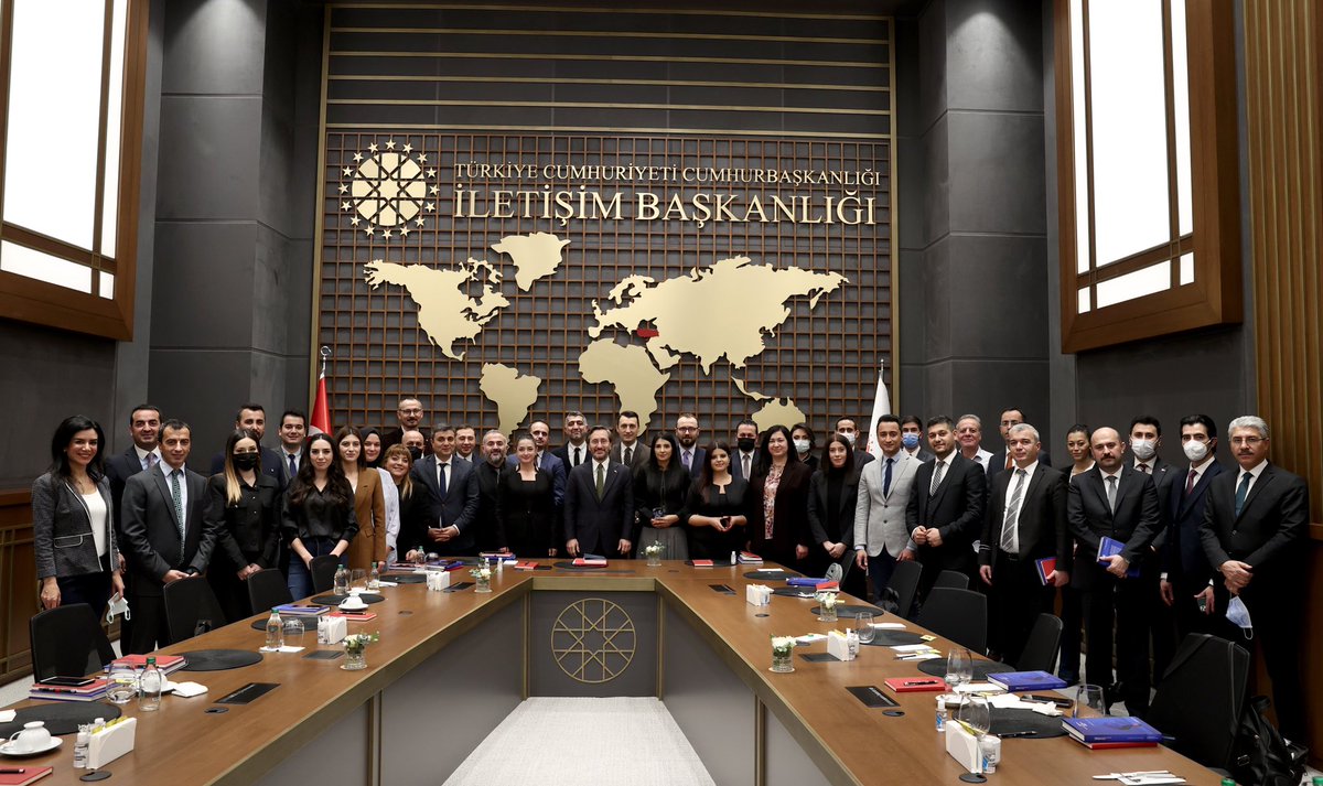 fahrettinaltun's tweet photo. Bugün @iletisim Başkanlığımızda, Türkiyemizin güçlü demokrasisine hizmet etmek için işini büyük bir özveriyle gerçekleştiren, dezenformasyona karşı hakikatin yanında duran birbirinden kıymetli meslektaşlarımızı ağırladık. https://t.co/eOWqBkG73U