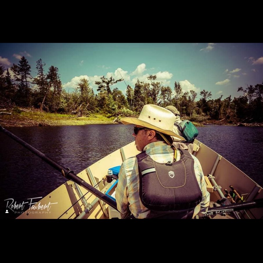 Strungmag's tweet photo. Warm River Days will be here soon,
Beautiful looking
stretch of river @holerider
Hot summer day in the drift boat while fly fishing for bass with fishing guide, @jeffjacksonmrbk.
#flyfishing #driftboat #guideservice
https://t.co/hIveynfLXj Subscribe Today https://t.co/oEQwTDV1qB