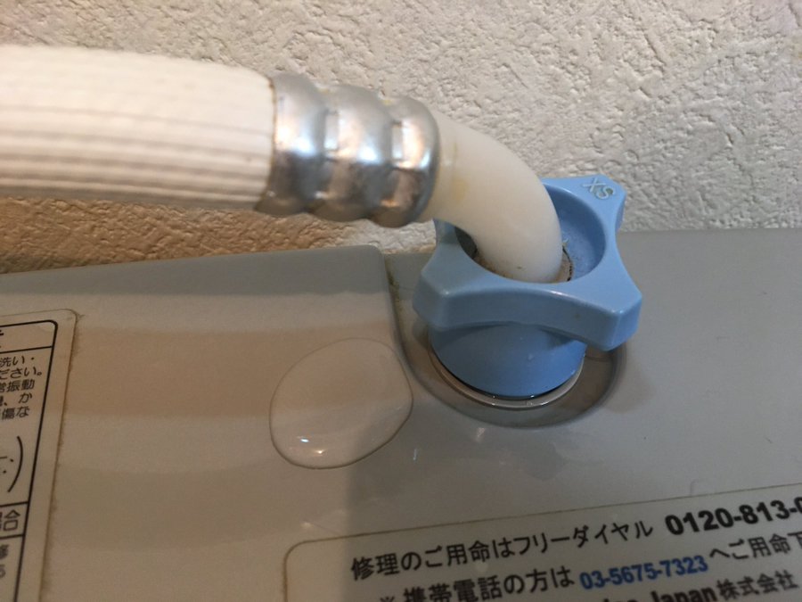 洗濯機の給水ホースから水漏れ でも業者を呼ばずに自分でミニマムな費用と時間で修理できたよ A1理論はミニマリスト