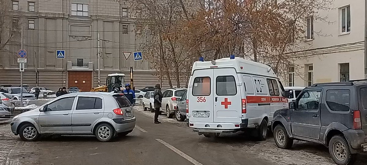 Alacam_Ru's tweet photo. Но пару вопросов задам:
Как будут вывозить мусор?
Как будет подъезжать Скорая, пожарные, и пр.?
Как жильцы будут вывозить имущество в случае отселения? (Дома аварийные)...
Эти же вопросы я внесу в заявление в Прокуратуру. https://t.co/7RoI01RnFI