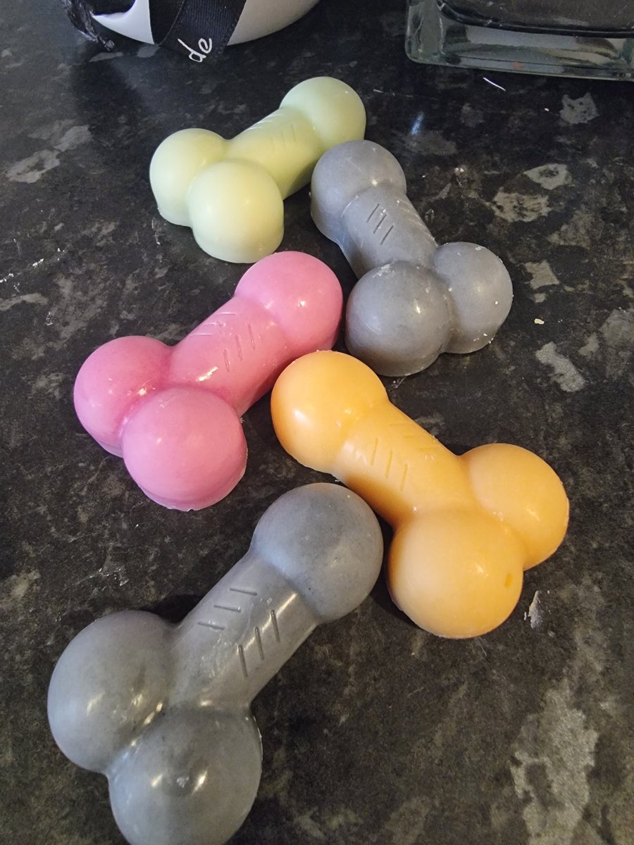WaxlayC's tweet photo. I got the Magic Sticks......😍😍
Penis wax melts ready and at your service 😂

#candles #waxmelts #penis #ValentinesDay #ValentinesDaygifts https://t.co/ojkrDkRTSB