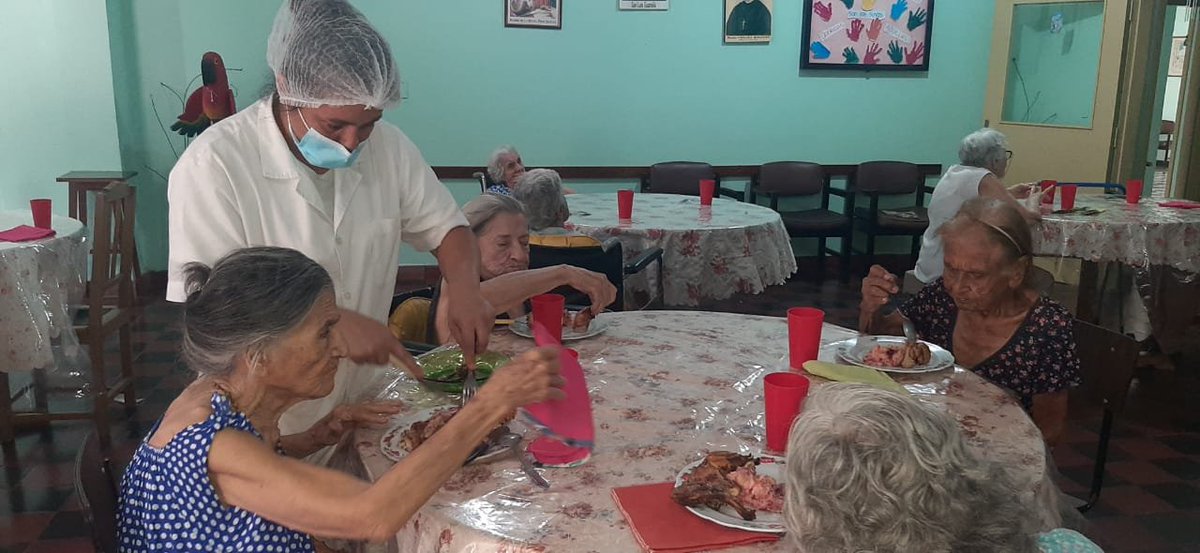 proyectos_kthpy's tweet photo. [🎂] Resumen de Proyectos por VDay 3/4

Nuestra donación al Hogar de Ancianas Oasis, fue un momento de compañerismo y celebración para ellas, y aunque no estuvimos presentes por restricciones sanitarias nos comentaron de su alegría al tener un almuerzo distinto y festivo. https://t.co/jt1fu5fYa6