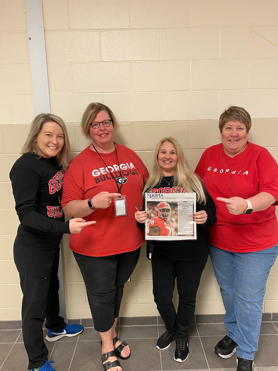 pamgriner's tweet photo. @wcmcclendonjr We’re repping for you and the Dawgs at Brunswick High! @coachegrady @MayorBotan @BrunswickFB 🐶🐾🏈♥️ https://t.co/jv0mydFwti