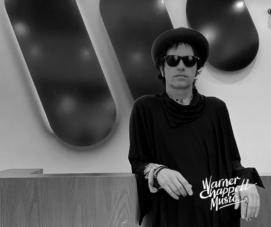WCMMexico's tweet photo. 🎈 ¡Feliz cumpleaños a @CiriloMusic ! Gran músico y cantautor español amante del rock en español. Escúchalo en plataformas digitales en su más reciente sencillo #Nadapornada en colaboración con #davidsummers 💥 🎵  https://t.co/zNYDGfjHm2 https://t.co/YN6AuJJ96P