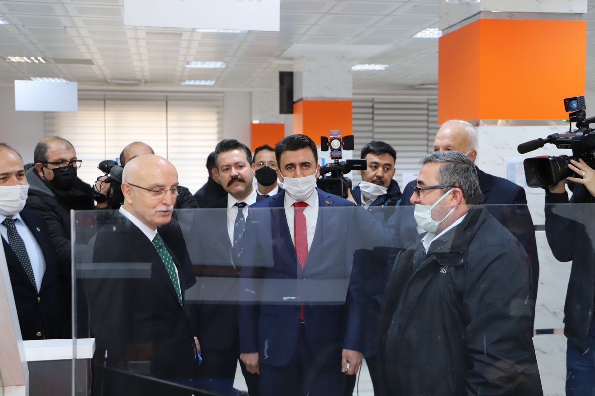 TCNufus's tweet photo. Bakan Yardımcımız Sn. T. Sabri ERDİL (@serdilt), Keçiören İlçe Nüfus Müdürlüğünü ziyaret etti ve sonrasında T.C. Kimlik Kartına e-İmza yüklemesi ile ilgili basın açıklaması gerçekleştirdi. @TC_icisleri 

📍Ankara

#HayatınızınHerAnında https://t.co/Za5wvTQuDU