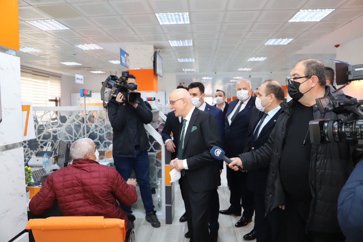 Bakan Yardımcımız Sn. T. Sabri ERDİL (<a href="/serdilt/">Prof. Dr. T. Sabri ERDİL</a>), Keçiören İlçe Nüfus Müdürlüğünü ziyaret etti ve sonrasında T.C. Kimlik Kartına e-İmza yüklemesi ile ilgili basın açıklaması gerçekleştirdi. <a href="/TC_icisleri/">T.C. İçişleri Bakanlığı</a> 

📍Ankara

#HayatınızınHerAnında