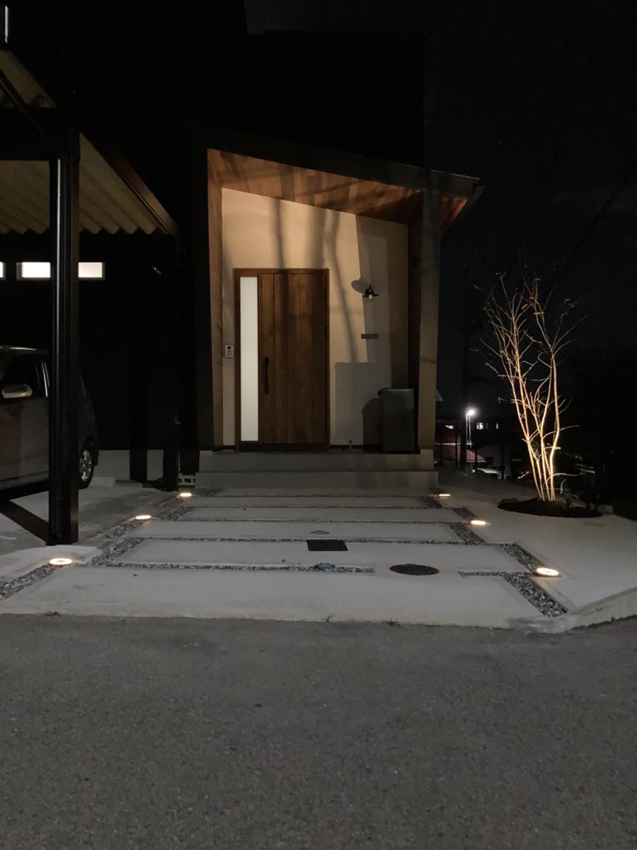 OnoYuya0's tweet photo. 外構工事専門ショップeightでは一緒に働いていただける外構施工スタッフを探しております！
写真のようなカーポートを作ったり、コンクリート舗装したり、人工芝張ったりと飽きのこない仕事内容となってます！少しでも興味のある方はお問い合わせください。
#求人募集
#拡散希望
#会津
#外構工事 https://t.co/9M7HyDjd7G