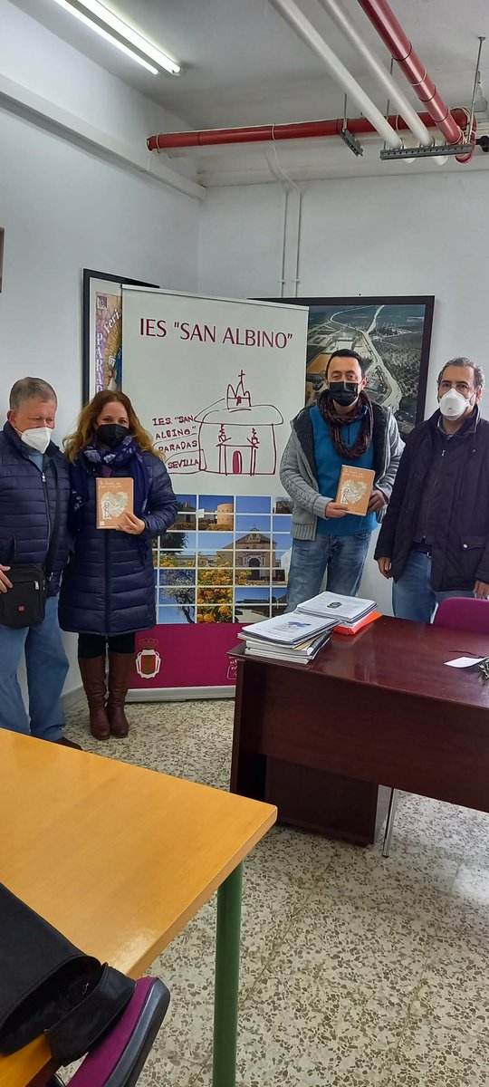 iesanalbino's tweet photo. El IES San Albino colabora con la Agenda Solidaria " Tú tienes un gran corazón",  editada y publicada por la Asociación ENTRE TODOS, fomentando la solidaridad y la cultura en nuestro pueblo.
Gracias por recordarnos que no es posible hacer un mundo diferente con gente indiferente. https://t.co/Drvi1imcIn