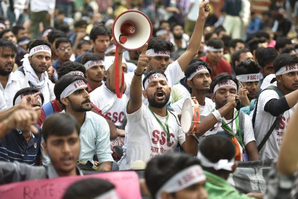 आपको अपने न्याय के लिए स्वयं 
आवाज बुलंद करनी होगी, सरकार तक बात 
बिकी हुई मीडिया के जरिये नही बल्कि आंदोलन के जरिये पहुँचाये ।
#SSCGD2018_HMO_JOINING_DO