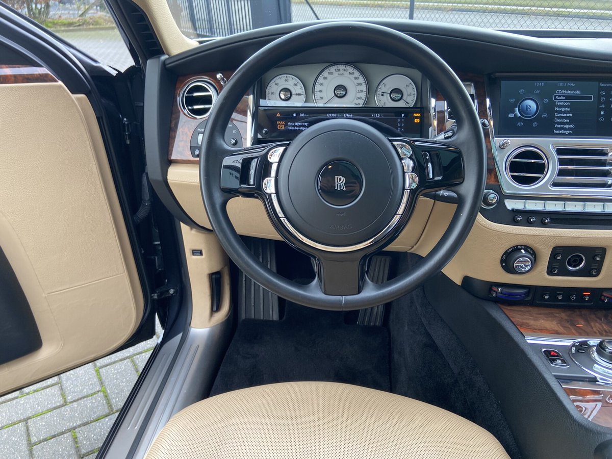 Motorcee_Auto's tweet photo. A stunning Rolls Royce Ghost....

With 571 bhp and the 2 tone blue and grey bonnet, this car is an eyecatcher, if you can keep up with it of course.

Visit https://t.co/brmdW8FsCa

#Motorcee #LMClassicCars #RollsRoyce #Ghost #PrestigeCars #SupercarPerformance #EyeCatching https://t.co/5wCEuqvkgG
