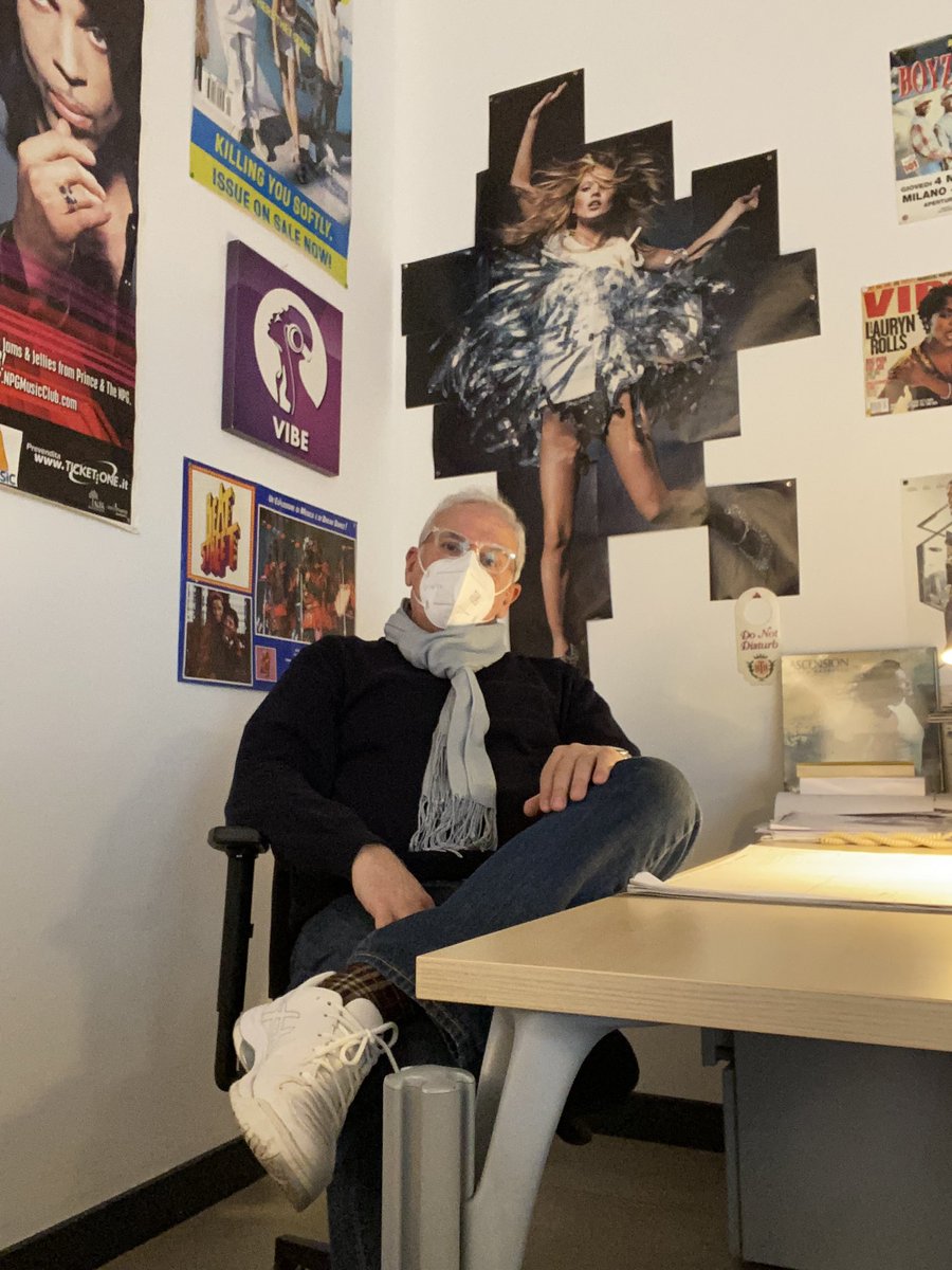 massimo_oldani's tweet photo. Back on Radio.
2022.
.
#RadioCapital #Vibe #radio #ufficio #desk #WallOfAffection #BackOnRadio https://t.co/il0v1IBQL3