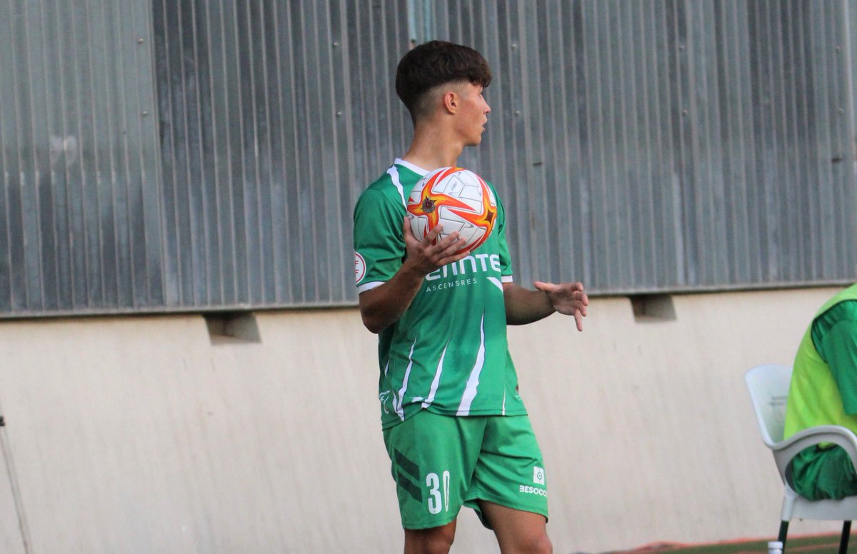 ue_cornella's tweet photo. #madeInCornellà • ¡La cantera 𝐔𝐄𝐂 continúa dando excelentes resultados!  

ℹ️ En el partido de ayer contra el @UCAMMurciaCF, debut del futbolista juvenil Carles Garrido. Además, el también juvenil Marcos Gorriti, salió de titular y disputó 55 minutos 🟢

#Ambelverdalcor 💚 https://t.co/M8RNrJOGlv